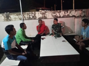 Patroli Malam Babinsa Jereweh Antisipasi Gangguan Kamtibmas di Sumbawa Barat