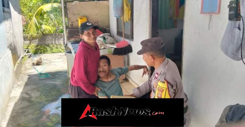 Bhabinkamtibmas Desa Pecatu Jalin Kedekatan dengan Warga Disabilitas Melalui Penyerahan Sarana Kontak
