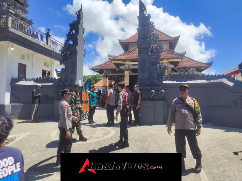 Polsek Nusa Penida Amankan Kegiatan Sosial Ketua TP PKK Provinsi Bali di Batukandik.