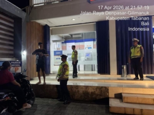 Jaga Kamtibmas Malam Hari, Polsek Selemadeg Gencarkan Blue Light Patrol