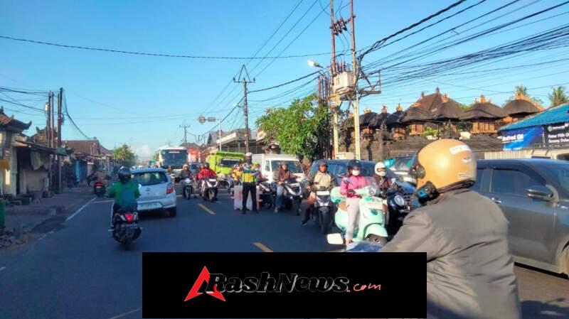 Lewat “Polantas Menyapa”, Edukasi Lalu Lintas Hadir di Tengah Aktivitas Pasar