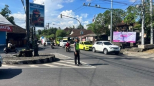 Polsek Abiansemal Maksimalkan Pengaturan Lalu Lintas Sore Hari, Ciptakan Arus Kendaraan Lancar & Aman