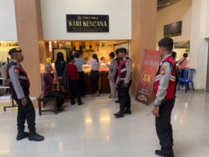 Sat Samapta Polres Klungkung Gelar Patroli KRYD di Pasar Seni.
