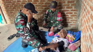 Sentuhan Kemanusiaan Yonarmed 12 Kostrad di Perbatasan Belu