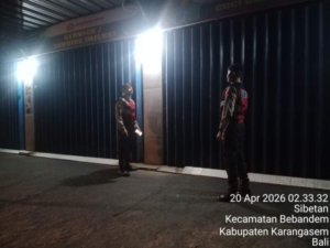 Jaga Kamtibmas Dini Hari, Polsek Bebandem Sasar Objek Vital dan Sekolah Melalui Patroli Barcode