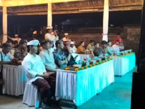 Bhabinkamtibmas Desa Bakas Bersama Tiga Pilar Amankan HUT Sekaa Teruna Putra Bhakti.