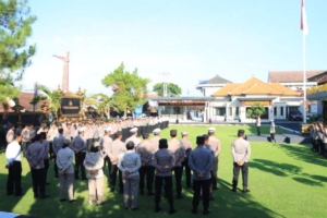 Wakapolres Klungkung Pimpin Apel Jam Pimpinan, Tekankan Profesionalisme dan Peran Kehumasan.