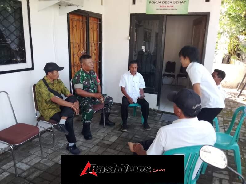 Jalin Kebersamaan, Babinsa Tapir Gelar Komsos dengan Perangkat Desa