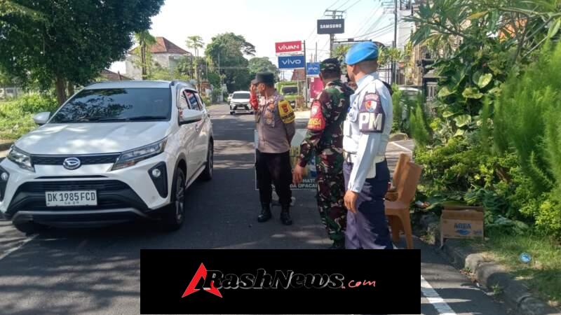 Kompak Dan Solid, TNI Polri Dan Pecalang Di Desa Akah Amankan Upacara Ngangget Don Bingin