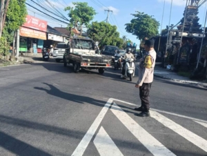 Jaga Kamseltibcarlantas, Polsek Abiansemal Intensifkan Pengaturan Sore Hari