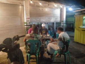 Koramil 1628-03/Seteluk Tingkatkan Pengawasan Wilayah Melalui Patroli Malam