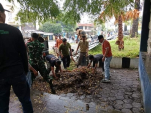 Ratusan Warga dan Pejabat Kota Bima Bersihkan Museum Asi Mbojo dan Lapangan Serasuba