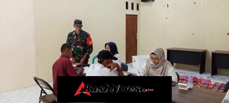 Babinsa Kelurahan Bugis Dampingi Pembagian Kartu KSB Maju Gelombang III