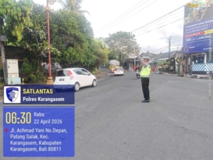 Unit Turjawali Sat Lantas melaksanakan Pengaturan dan Penjagaan di Pos 3 Patung Salak Jasri