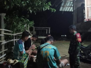Babinsa Manggelewa Gelar Patroli Malam Bersama Warga di Jembata Ndano