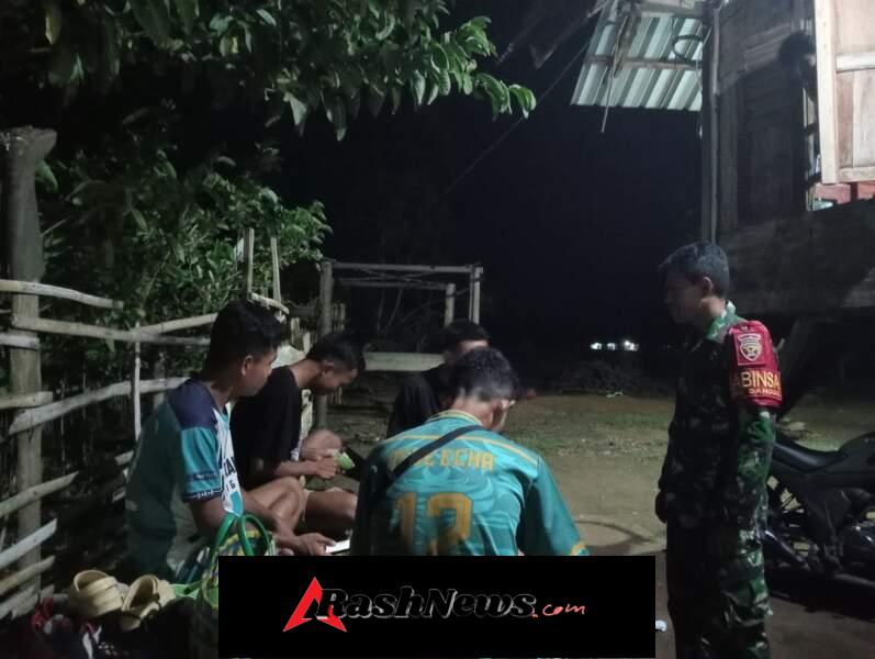 Babinsa Manggelewa Gelar Patroli Malam Bersama Warga di Jembata Ndano