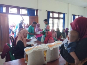 Penyaluran Beras dan Minyak Goreng di Talonang Baru Berjalan Lancar dan Aman
