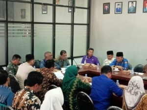 Batuud Koramil Woha Hadiri Rakor Bantuan Pangan Tingkat Kecamatan