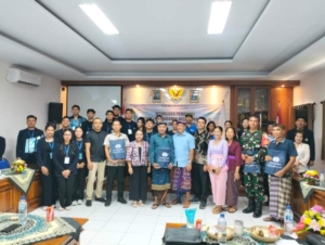 Optimalisasi Pemasaran Produk Lokal, Babinsa Kusamba Dampingi Institut Pariwisata dan Bisnis Internasional Gelar Pengabdian Kepada Masyarakat