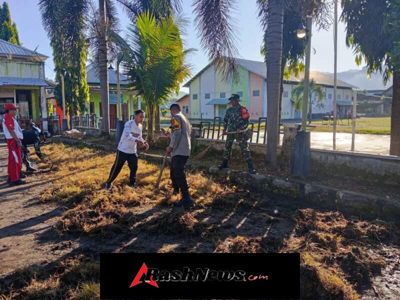 Gotong Royong di Alun-Alun Jereweh, TNI dan Warga Bersatu Jaga Kebersihan
