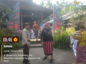 Sinergi Bhabinkamtibmas dan Pecalang Amankan Puncak Ngaben Masal Dadia Tangkas Kori Agung di Bebandem