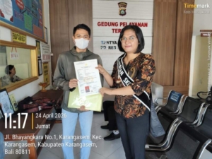 Penyerahan SKCK kepada pemohon di Polres Karangasem