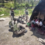 Satgas Damai Cartenz Laksanakan Patroli dan Layanan Kesehatan di Pengungsian Gigobak Sinak, Wujud Nyata Kepedulian kepada Warga