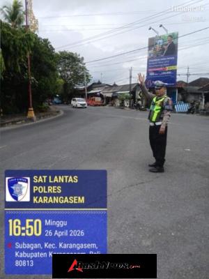 Unit Turjawali Sat Lantas melaksanakan Pengaturan dan Penjagaan di Pos 3 Patung Salak Jasri