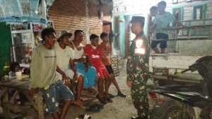Ronda Penuh Makna, Babinsa Bisikkan Kepedulian untuk Masa Depan Anak Desa