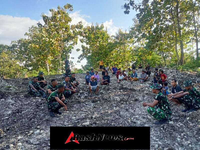 Usai Kerja Keras, TNI dan Warga Nikmati Momen Santai Penuh Kebersamaan