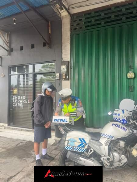 Tingkatkan Kedisiplinan Jalan Raya, Satlantas Polres Karangasem Intensifkan Tilang Manual
