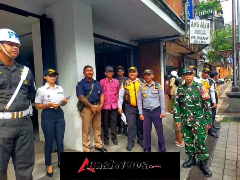 Babinsa 1611-07/Denbar Monitor Kegiatan Penertiban Kendaraan di Wilayah
