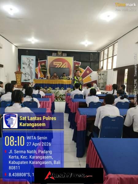 Police Goes To School” Safety Riding Sat Lantas Polres Karangasem di SMP N 5 Amlapura