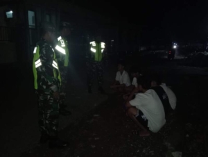 Patroli Cipta Kondisi Koramil 1608-01/Rasanae Kota Bima Jaga Keamanan Malam