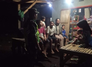 Babinsa Koramil Donggo Galakkan Patroli Malam Demi Keamanan Warga