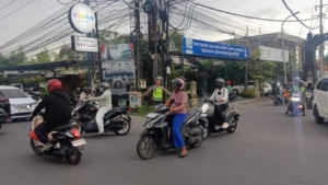 Polsek Kuta Utara Konsisten Atasi Kemacetan Arus Lalu Lintas Sore Hari
