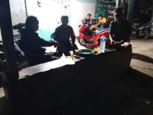 Babinsa Beringin Jaya Aktif Kontrol Ronda Malam, Warga Diminta Tingkatkan Patroli
