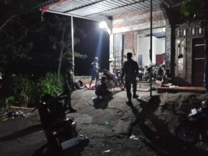 Ksatria Malam Babinsa Koramil Janapria Susuri Pelosok Gelap Selebung Rembiga