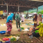 Babinsa Aktif Pantau Pasar, Harga Sembako Tetap Normal