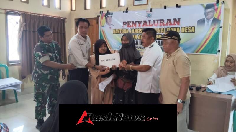 Babinsa Bukit Damai Dampingi Penyaluran BLT Dana Desa Tahap I, 10 Warga Terima Bantuan