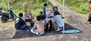 Kapolsek Dawan Sambangi Panitia Mahottama Flat Race, Pastikan Kesiapan dan Keamanan Kegiatan.