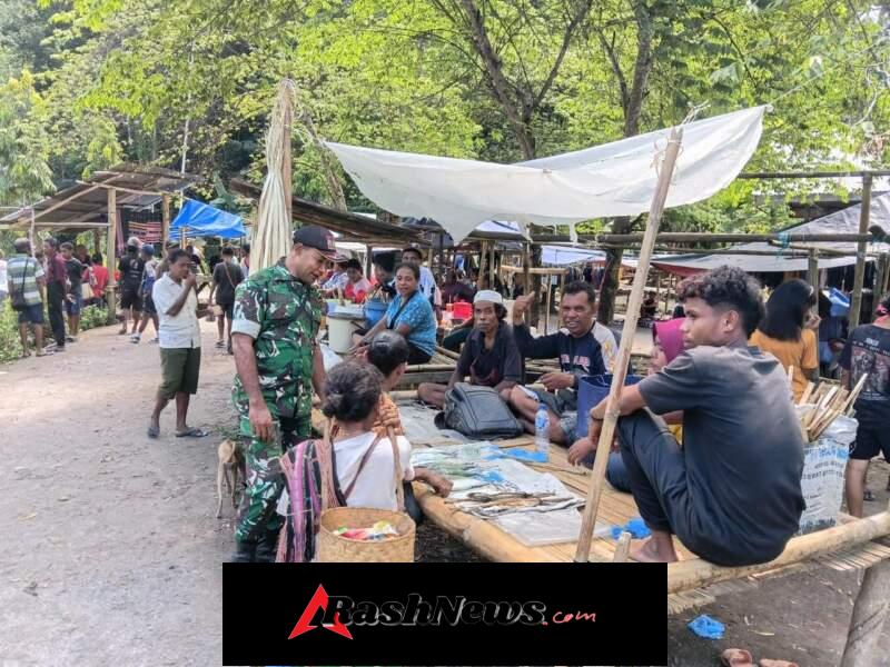 Aktivitas Pasar Manis Berjalan Lancar Berkat Pengawasan Babinsa