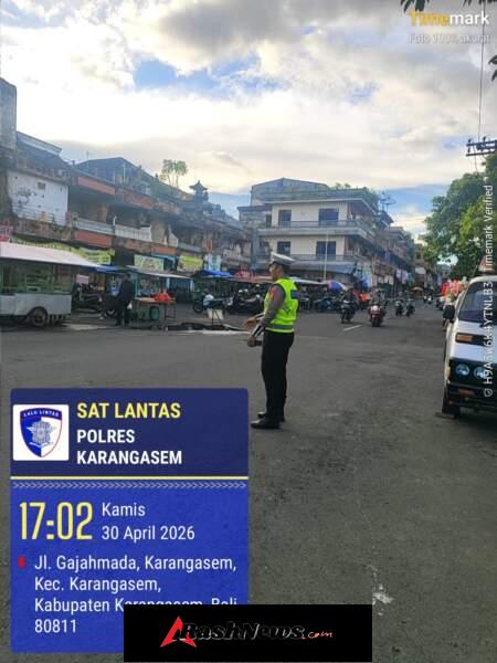 Laksanakan Pos Sore, Satlantas Polres Karangasem Laksanakan Pengaturan di Pasar Senggol Jalan Gajah Mada Amlapura