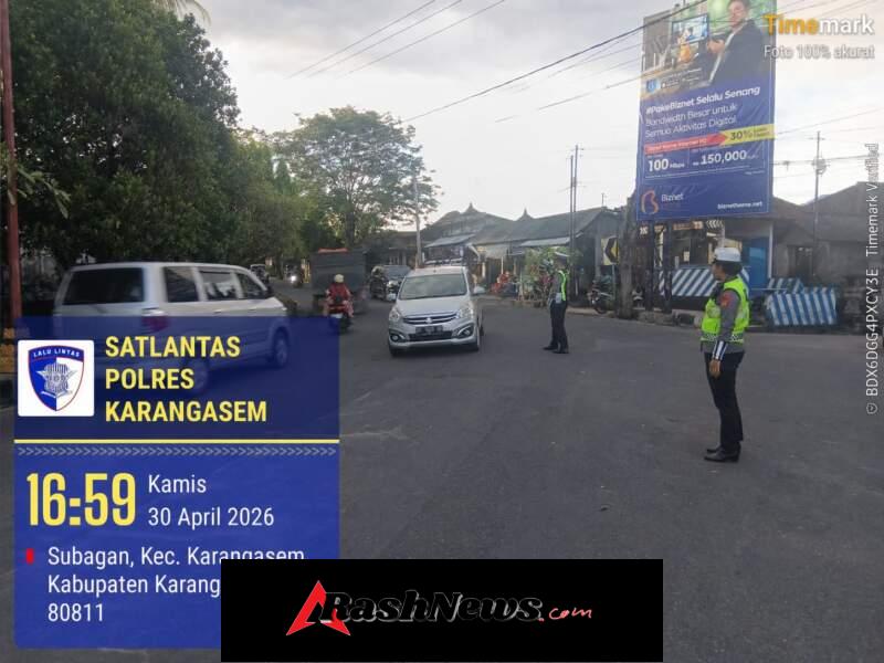 Unit Turjawali Sat Lantas melaksanakan Pengaturan dan Penjagaan di Pos 3 Patung Salak Jasri