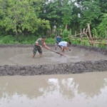 Sinergi Babinsa dan Warga Kakaha dalam Penyiapan Lahan Pertanian