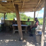 Pererat Kemanunggalan TNI-Rakyat, Babinsa Biut Lakukan Monitoring dan Komsos