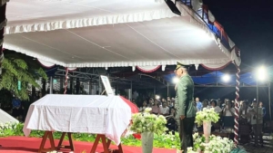 Bentuk Penghormatan, Kasdim 1601/Sumba Timur Hadiri Persemayaman Mantan Bupati Sumba Timur