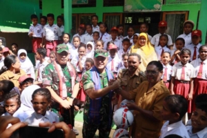 Pangdam IX/Udayana Pantau Langsung Program Karya Bakti di Alor