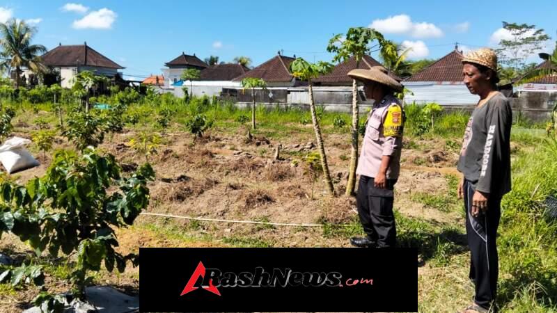 Bhabinkamtibmas Desa Tamanbali Sambangi Petani, Dorong Pemanfaatan Lahan untuk Ketahanan Pangan