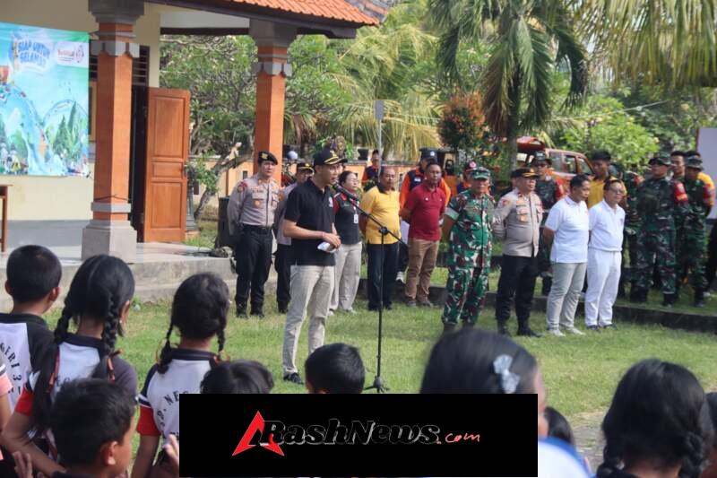 Polres Klungkung Ikuti Simulasi Evakuasi Bencana HKB 2026 di SD Negeri 3 Negari.